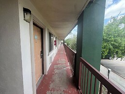 La Posada Inn By OYO Brownsville