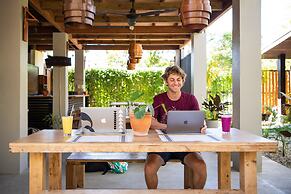 Nautilus Surf & Yoga Villas Santa Teresa