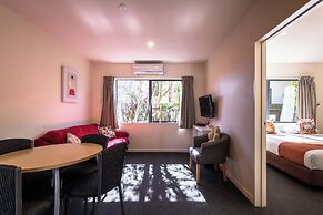 298 Westside Motor Lodge