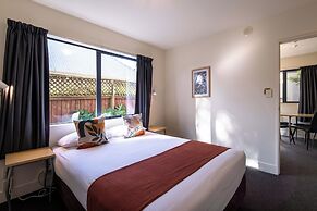 298 Westside Motor Lodge