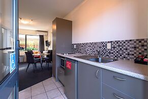 298 Westside Motor Lodge