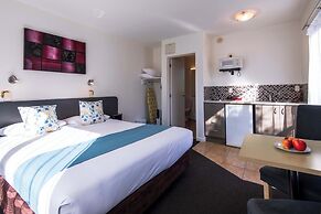 298 Westside Motor Lodge