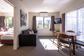 298 Westside Motor Lodge