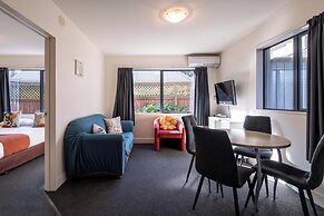 298 Westside Motor Lodge