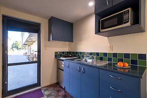 298 Westside Motor Lodge
