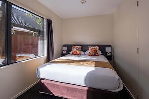 298 Westside Motor Lodge