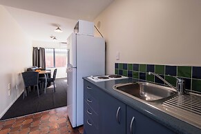 298 Westside Motor Lodge