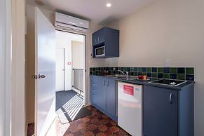 298 Westside Motor Lodge