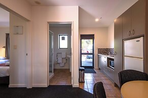 298 Westside Motor Lodge