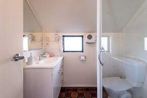 298 Westside Motor Lodge