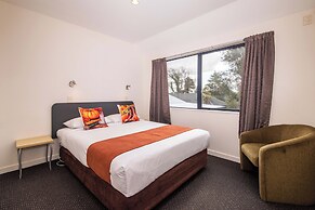 298 Westside Motor Lodge