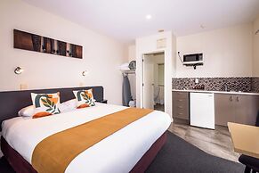 298 Westside Motor Lodge
