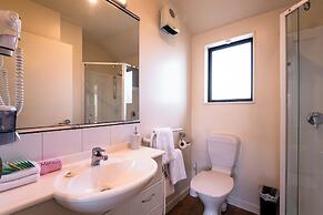 298 Westside Motor Lodge