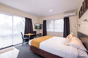 298 Westside Motor Lodge