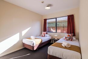 298 Westside Motor Lodge