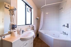 298 Westside Motor Lodge