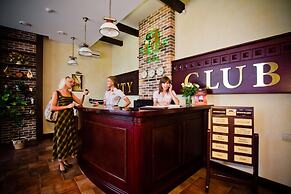 City Club Hotel