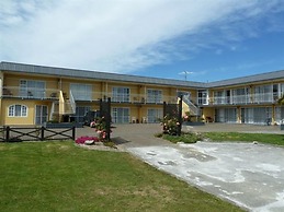 Monarch Motel
