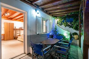 Kontaratos Studios & Apartments