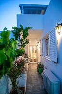 Kontaratos Studios & Apartments