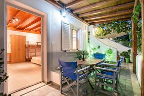 Kontaratos Studios & Apartments