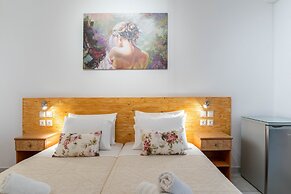 Kontaratos Studios & Apartments