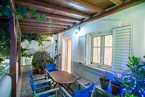 Kontaratos Studios & Apartments