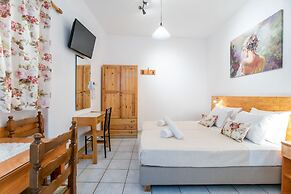 Kontaratos Studios & Apartments