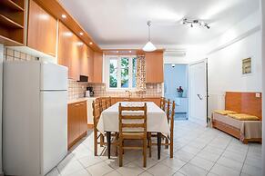 Kontaratos Studios & Apartments