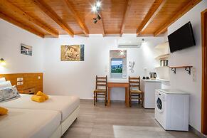 Kontaratos Studios & Apartments