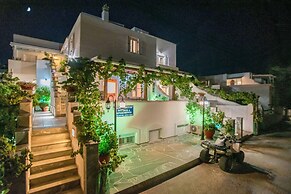 Kontaratos Studios & Apartments