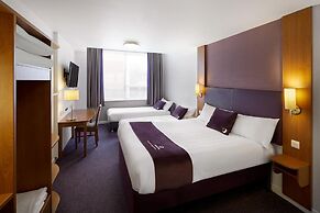 Premier Inn Manchester Airport - M56/J6 Runger Lane North