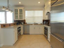 Holiday Isle Yacht Club