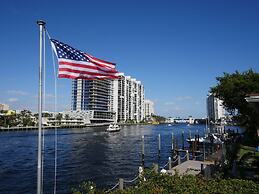 Holiday Isle Yacht Club
