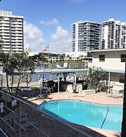 Holiday Isle Yacht Club