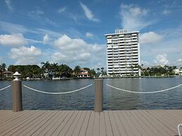 Holiday Isle Yacht Club