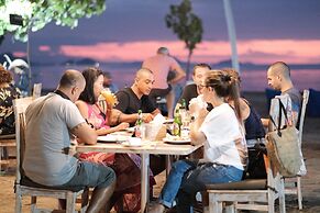 Puri Sari Beach Hotel