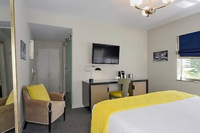 Hotel Breakwater South Beach