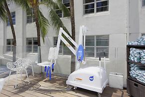 Hotel Breakwater South Beach