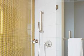 Hotel Breakwater South Beach