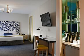 Hotel Breakwater South Beach