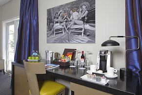 Hotel Breakwater South Beach