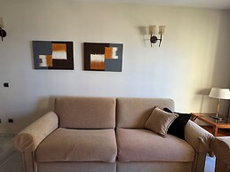 Macdonald Dona Lola Club