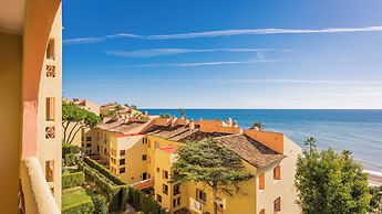 Macdonald Dona Lola Club