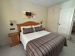 Macdonald Dona Lola Club