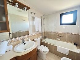 Macdonald Dona Lola Club