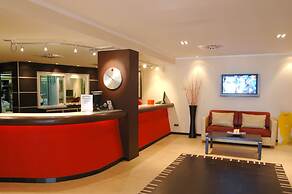 Macdonald Dona Lola Club