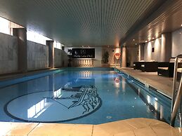 Macdonald Dona Lola Club