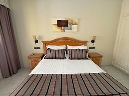 Macdonald Dona Lola Club