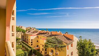 Macdonald Dona Lola Club